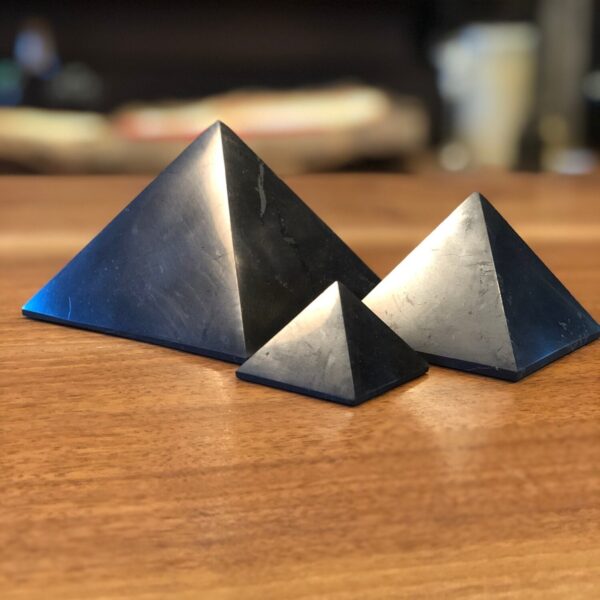 Shungite_Pyramid_Polished