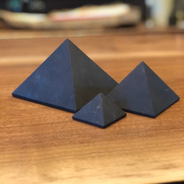 Shungite_Pyramid_Raw